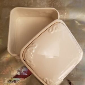 Vtg. Ceramic trinket box